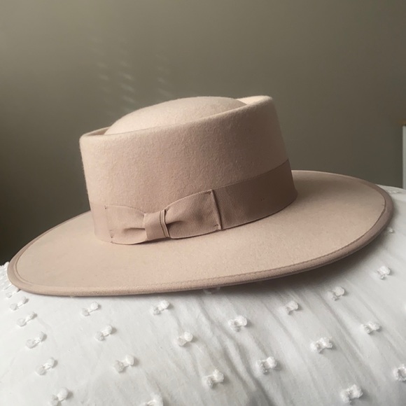 Olive and Pique Accessories - Taupe/Peach Suede Hat